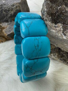 Faux Turquoise Howlite Stone Beaded Stretch Bracelet